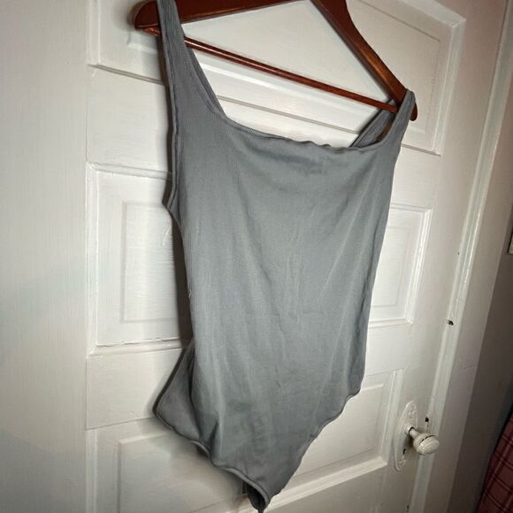 NWTs SKIMS Outdoor Essentials Ribbed Stretch Cotton Bodysuit in Pacific - Picture 5 of 11